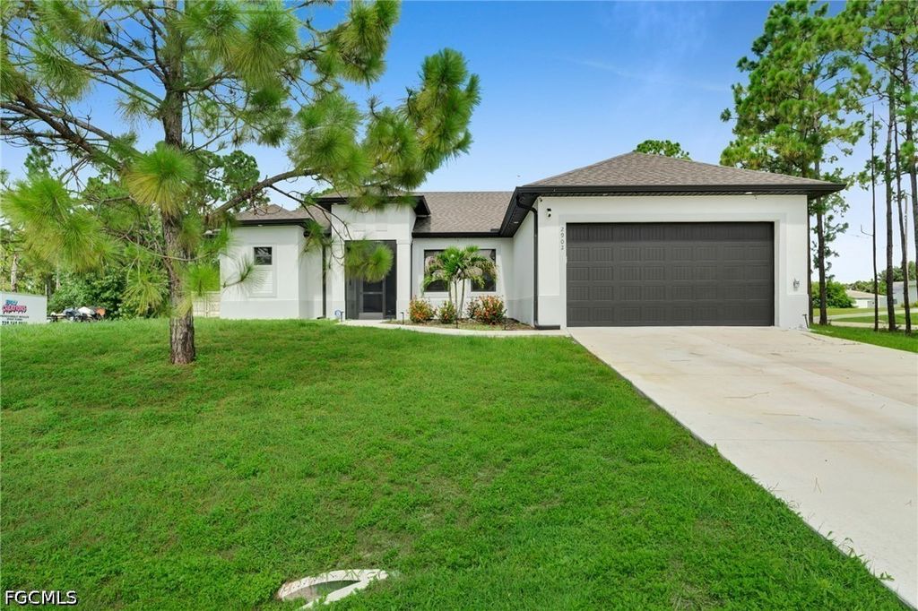 2902 Villa AVE S, Lehigh Acres, FL 33976