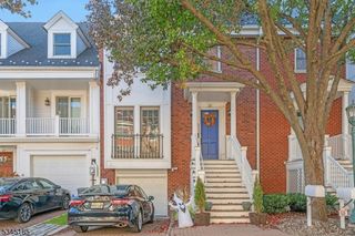 26 Half Moon Isle, Jersey City, NJ 07305