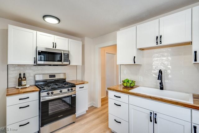 1068 Elbon Road, Cleveland Heights, OH 44121