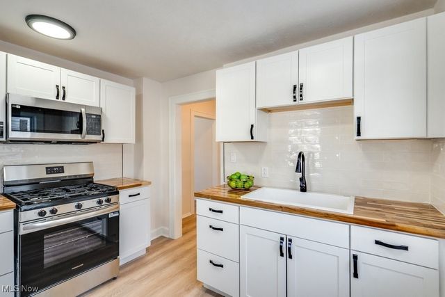 1068 Elbon Road, Cleveland Heights, OH 44121