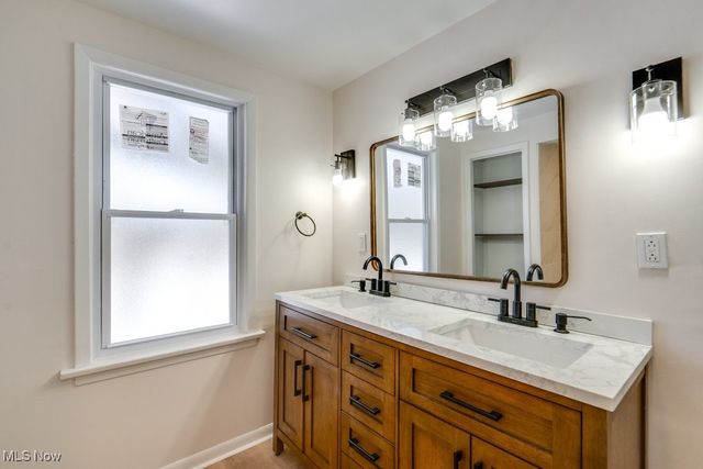 1068 Elbon Road, Cleveland Heights, OH 44121