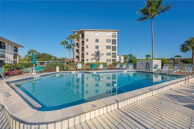 57 High Point CIR W 403, Naples, FL 34103