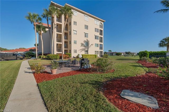 57 High Point CIR W 403, Naples, FL 34103