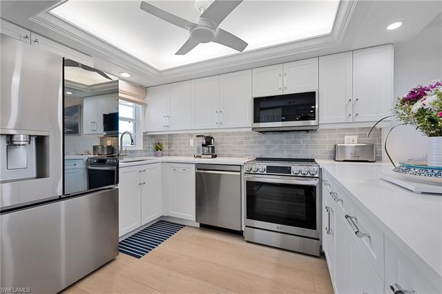 57 High Point CIR W 403, Naples, FL 34103