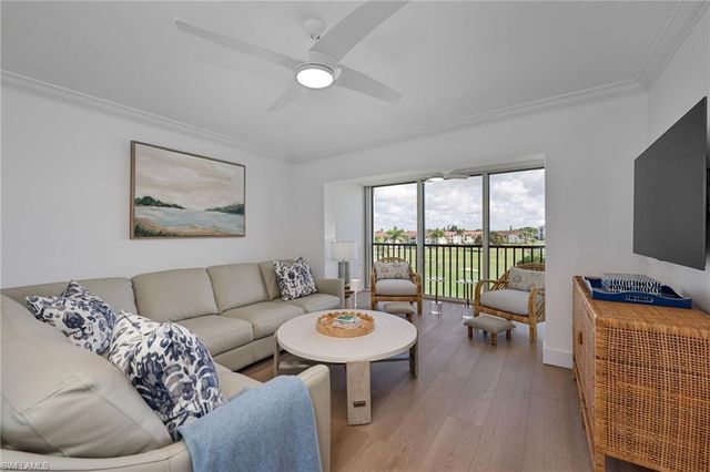 57 High Point CIR W 403, Naples, FL 34103