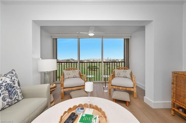 57 High Point CIR W 403, Naples, FL 34103