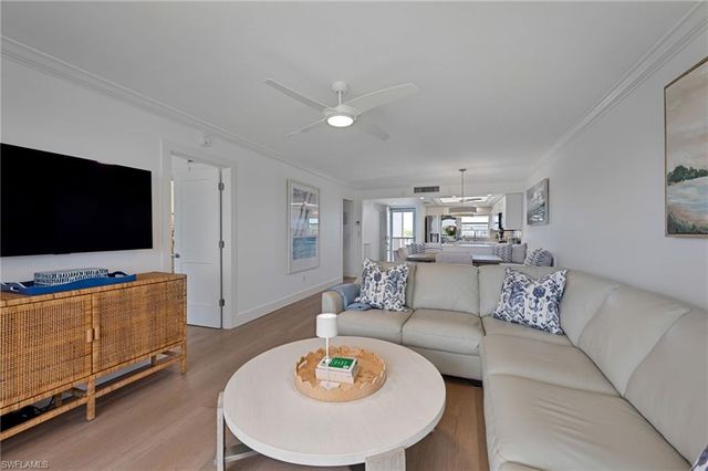 57 High Point CIR W 403, Naples, FL 34103