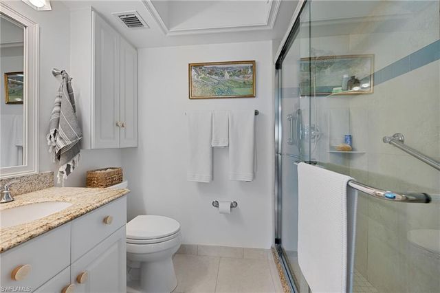 57 High Point CIR W 403, Naples, FL 34103