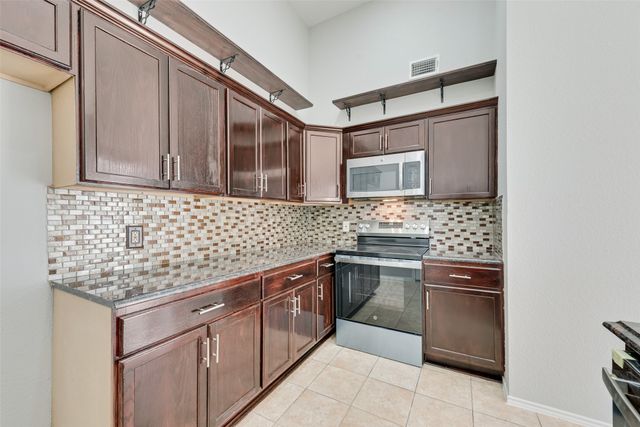 903 Ragland Drive, Cedar Hill, TX 75104