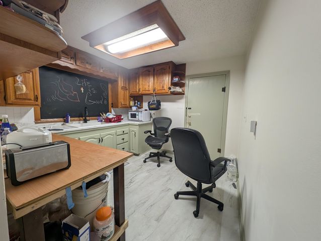 2747 S Seneca St, Wichita, KS 67217