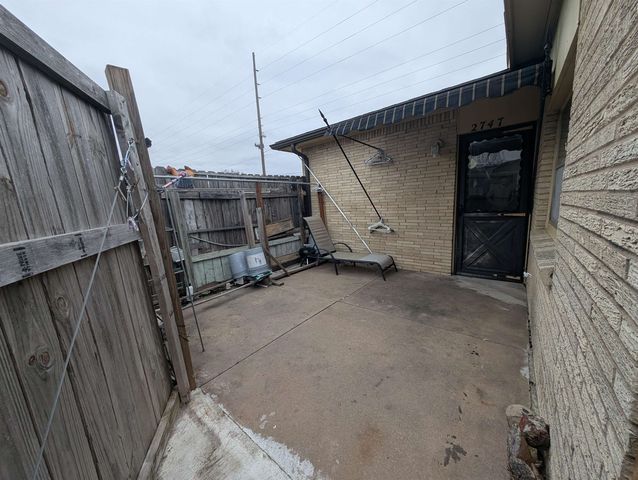 2747 S Seneca St, Wichita, KS 67217
