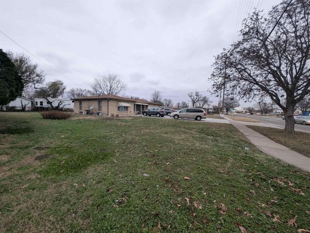 2747 S Seneca St, Wichita, KS 67217