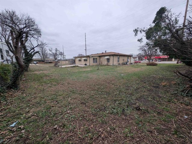 2747 S Seneca St, Wichita, KS 67217
