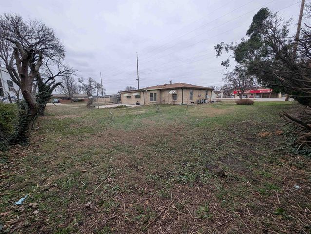 2747 S Seneca St, Wichita, KS 67217