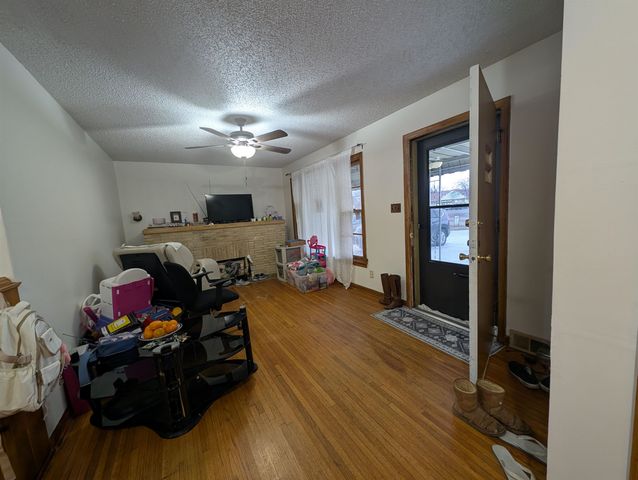2747 S Seneca St, Wichita, KS 67217
