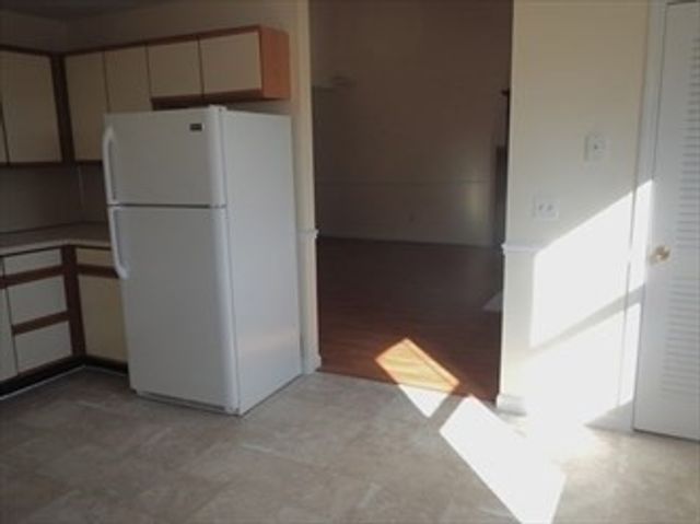 64 Tennis Plaza Rd 2, Dracut, MA 01826
