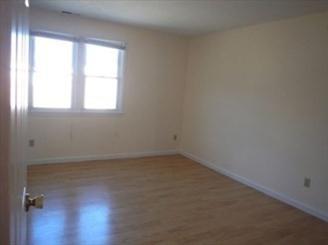 64 Tennis Plaza Rd 2, Dracut, MA 01826