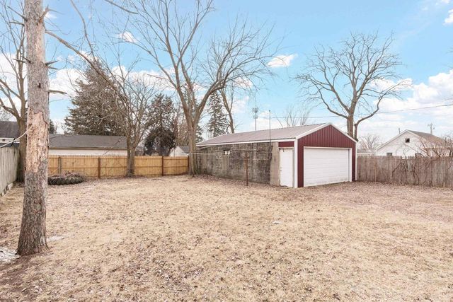 312 E Memorial Drive, Janesville, WI 53545