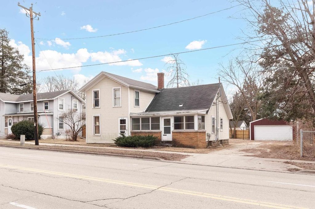 312 E Memorial Drive, Janesville, WI 53545