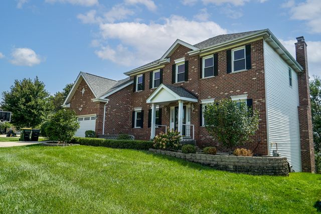17 Chapel Hill Court, Westmont, IL 60559