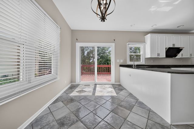17 Chapel Hill Court, Westmont, IL 60559