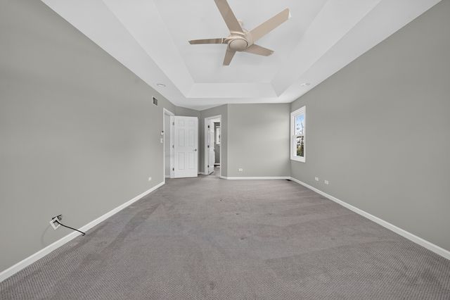 17 Chapel Hill Court, Westmont, IL 60559