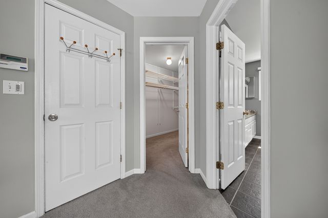 17 Chapel Hill Court, Westmont, IL 60559
