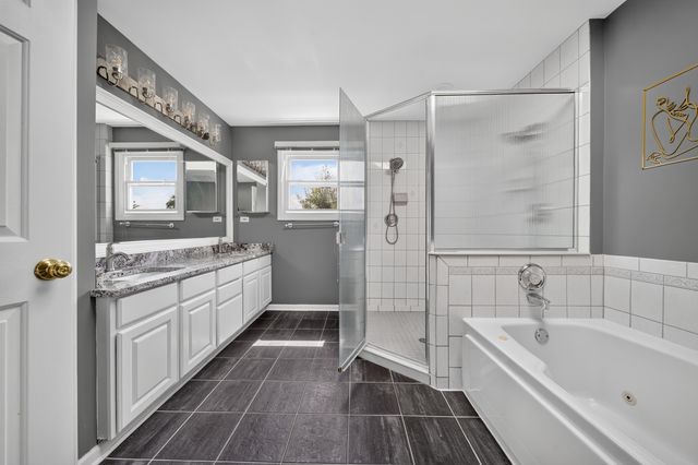 17 Chapel Hill Court, Westmont, IL 60559