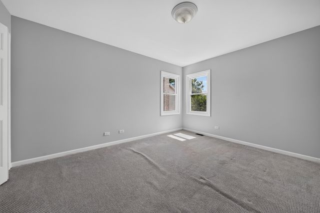 17 Chapel Hill Court, Westmont, IL 60559