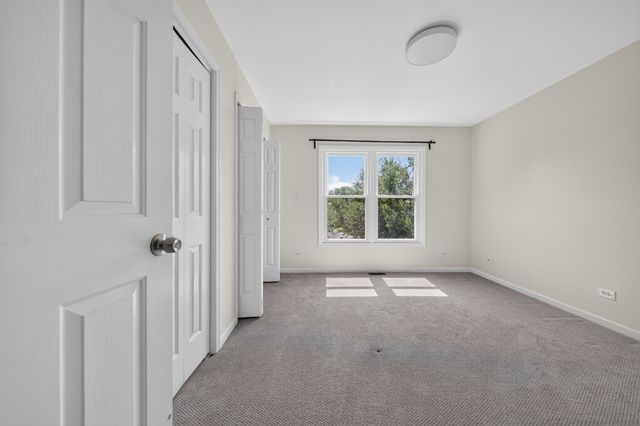 17 Chapel Hill Court, Westmont, IL 60559