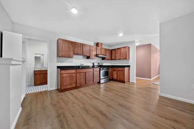 17 Chapel Hill Court, Westmont, IL 60559