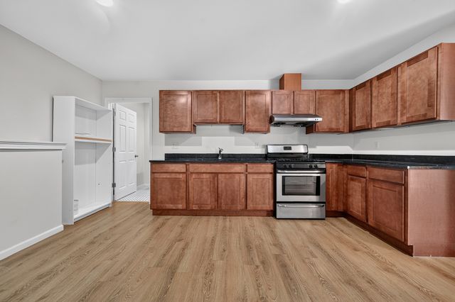 17 Chapel Hill Court, Westmont, IL 60559