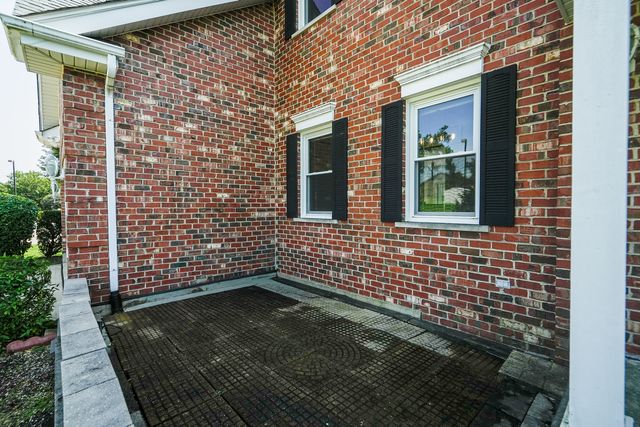 17 Chapel Hill Court, Westmont, IL 60559