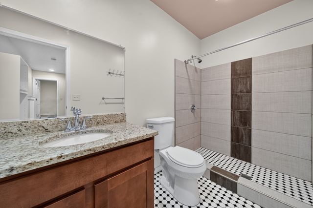 17 Chapel Hill Court, Westmont, IL 60559
