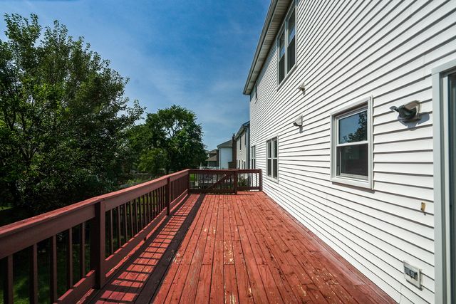 17 Chapel Hill Court, Westmont, IL 60559