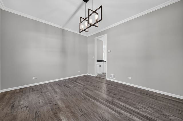 17 Chapel Hill Court, Westmont, IL 60559