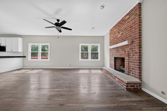 17 Chapel Hill Court, Westmont, IL 60559