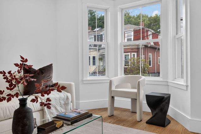31 Houghton St A, Somerville, MA 02143