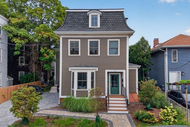 31 Houghton St A, Somerville, MA 02143