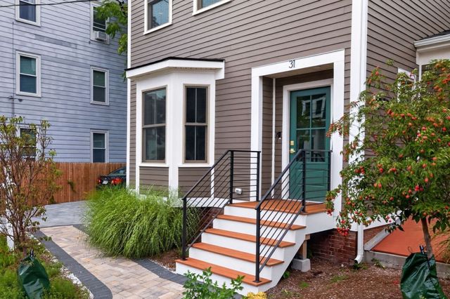 31 Houghton St A, Somerville, MA 02143