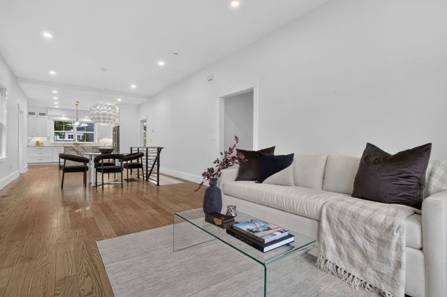 31 Houghton St A, Somerville, MA 02143