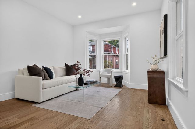 31 Houghton St A, Somerville, MA 02143
