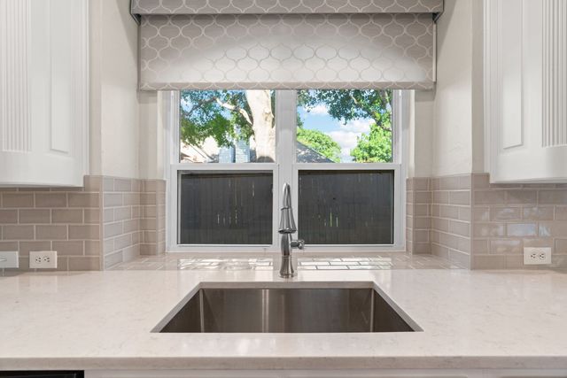 210 Highland Oaks Circle, Southlake, TX 76092