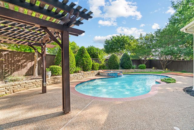 210 Highland Oaks Circle, Southlake, TX 76092
