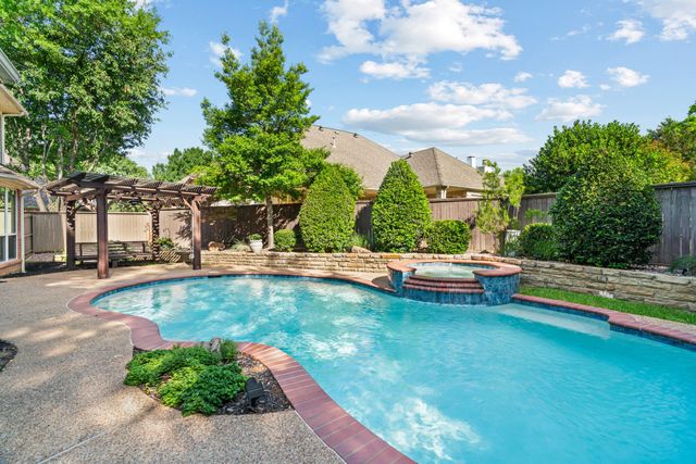 210 Highland Oaks Circle, Southlake, TX 76092