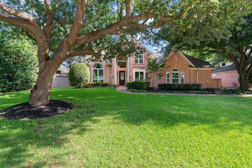 210 Highland Oaks Circle, Southlake, TX 76092