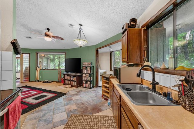 9 Starlite Avenue, Eureka Springs, AR 72631