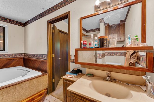 9 Starlite Avenue, Eureka Springs, AR 72631