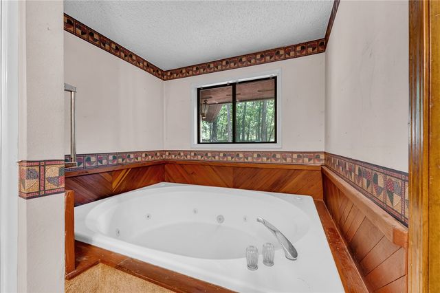 9 Starlite Avenue, Eureka Springs, AR 72631