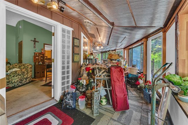 9 Starlite Avenue, Eureka Springs, AR 72631